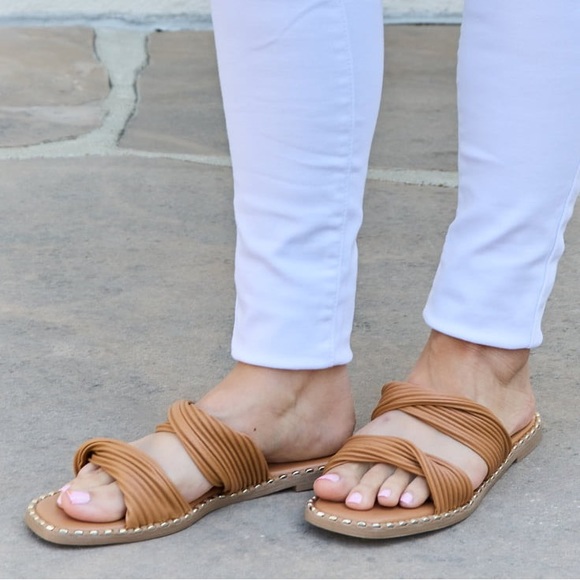 Twisted Strap Open Toe Deluxe Sandals - Picture 3 of 5